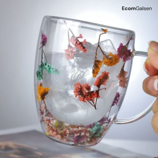 Tasse à double paroi avec fleurs séchées : Élégance et fraîcheur à chaque gorgée