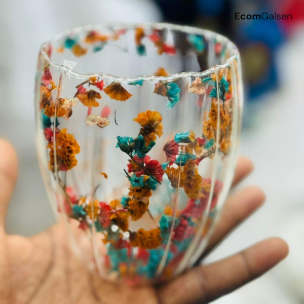 Tasse à double paroi avec fleurs séchées : Élégance et fraîcheur à chaque gorgée – Image 3